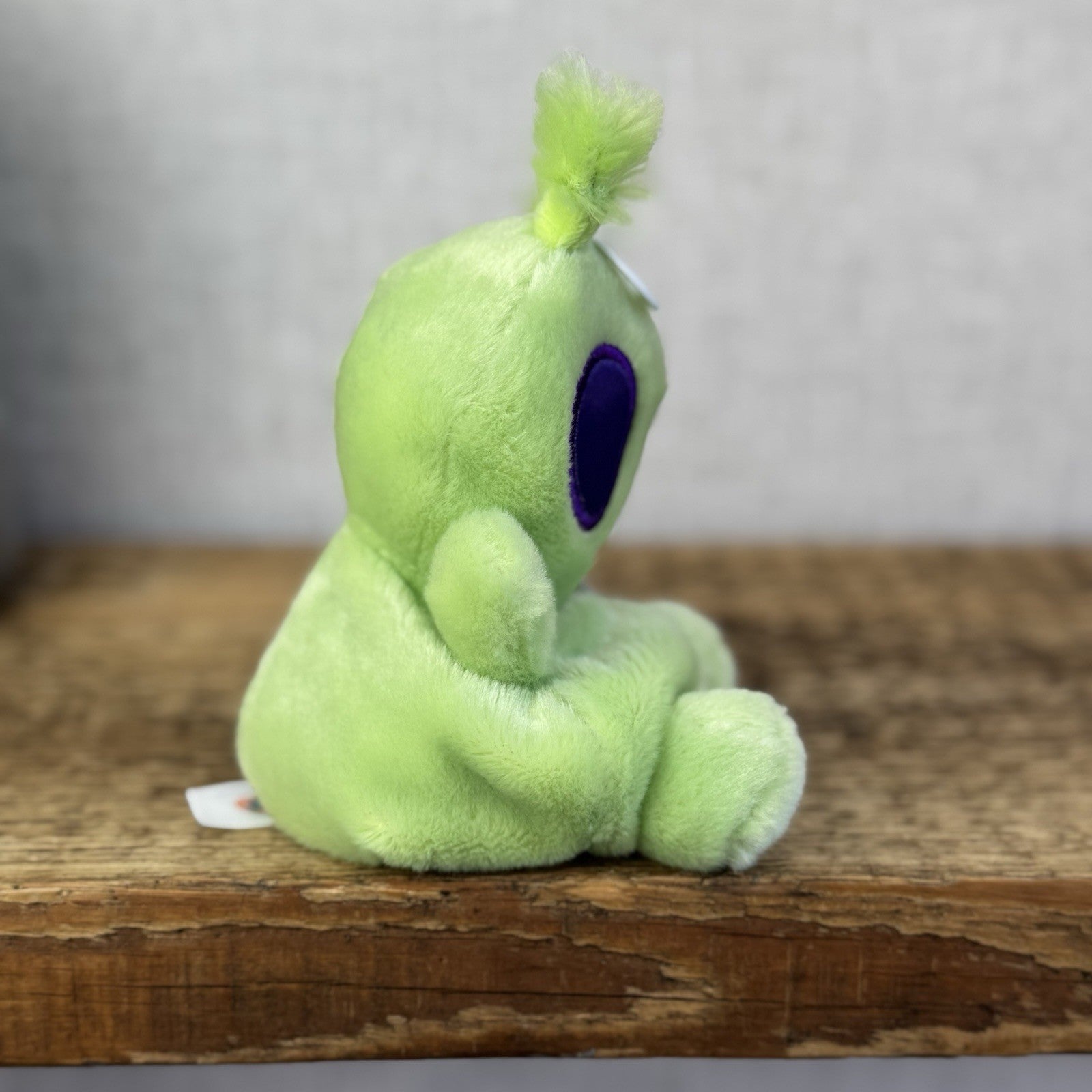 Aurora - Palm Pals Mini Beanbag Plush - Ross Alien Green Alien Soft Toy 5”