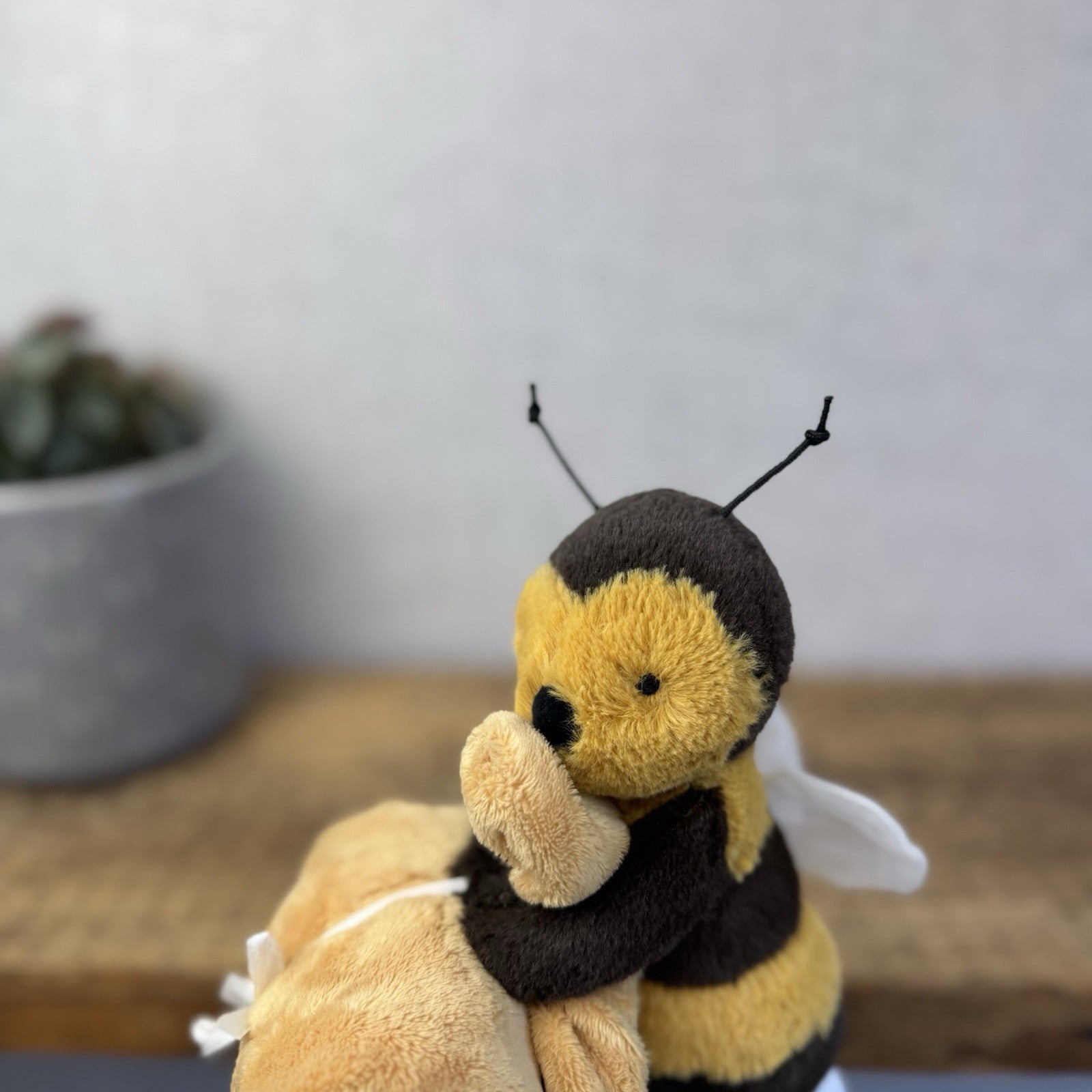 Jellycat Bashful Bee Soother - Bumble Bee Comforter Neutral Baby Gift NWOT 