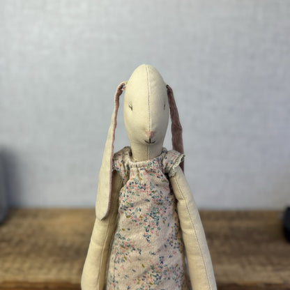 Maileg Medium Bunny 2016 - ID 16-3200-00 - Floral Set Rabbit Retired - 18”/51cm
