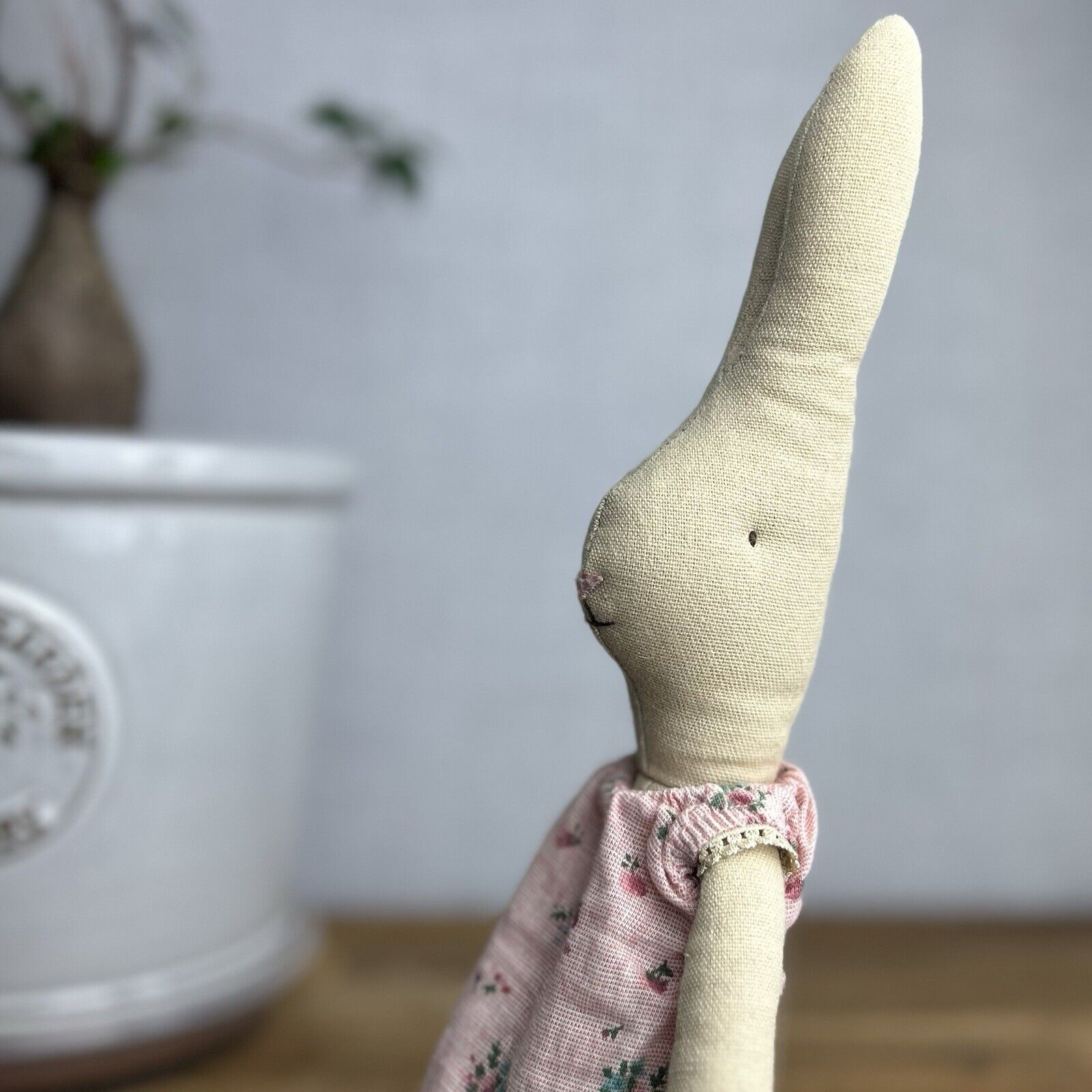 Maileg Medium Rabbit 2016 - ID 16-3200-00 - Floral Set Rabbit Retired - 20”/51cm