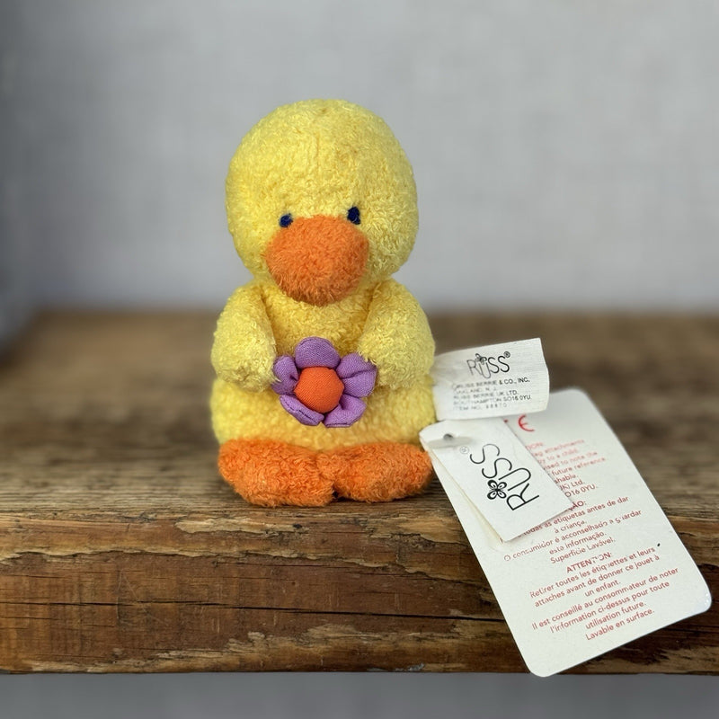 Russ Berrie Mini Luv Bunch - Tiny Duckling Holding Flower Plush New With Tags 3”