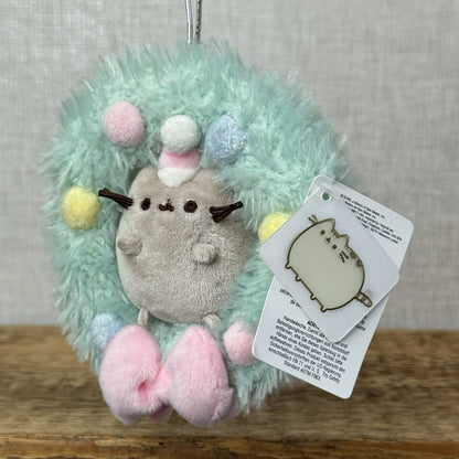 Gund Pusheen Cat - Christmas Wreath Ornament - Mini Pusheen Dangler 5"