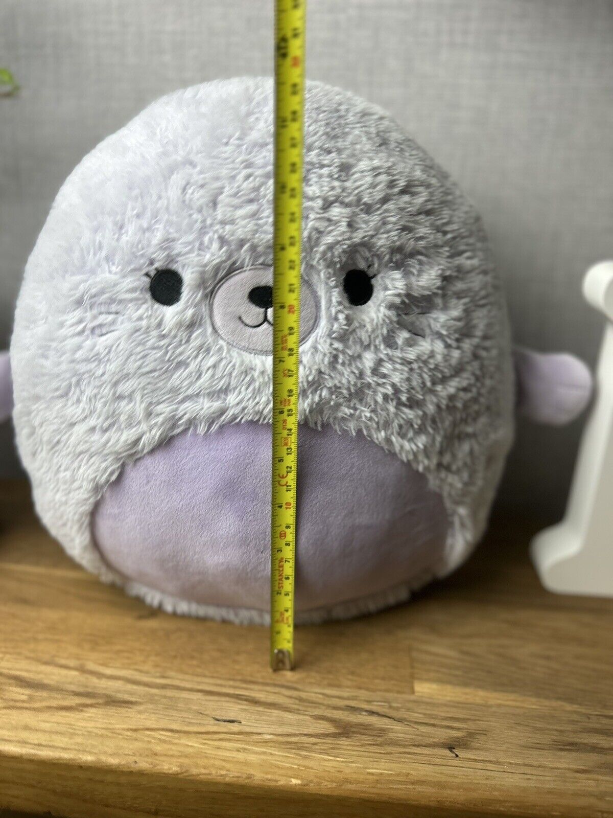 Squishmallows Ellen The Seal 12 Inch 30cm Fuzzamallow