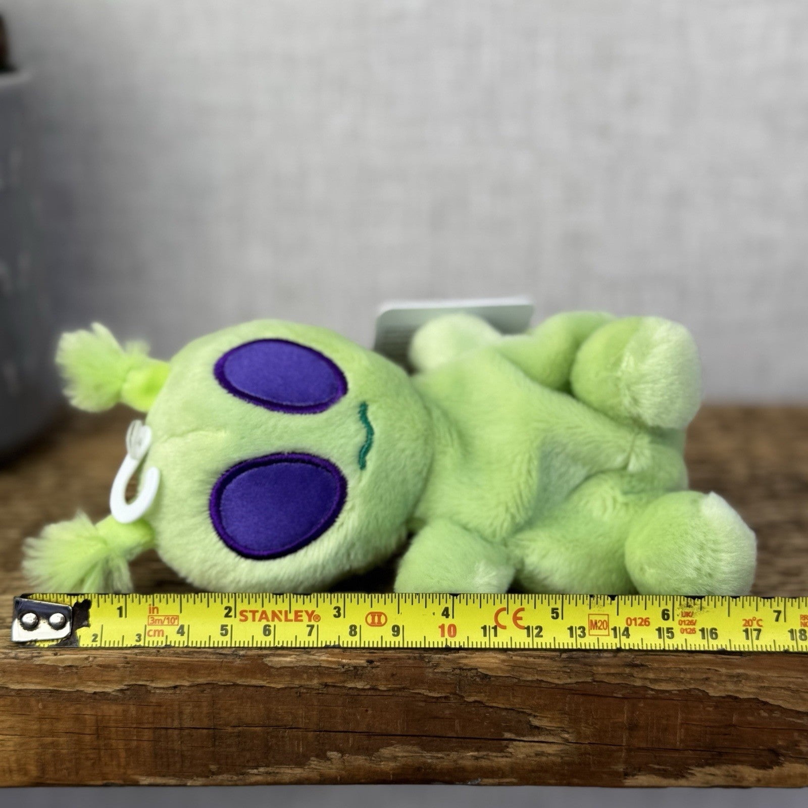 Aurora - Palm Pals Mini Beanbag Plush - Ross Alien Green Alien Soft Toy 5”