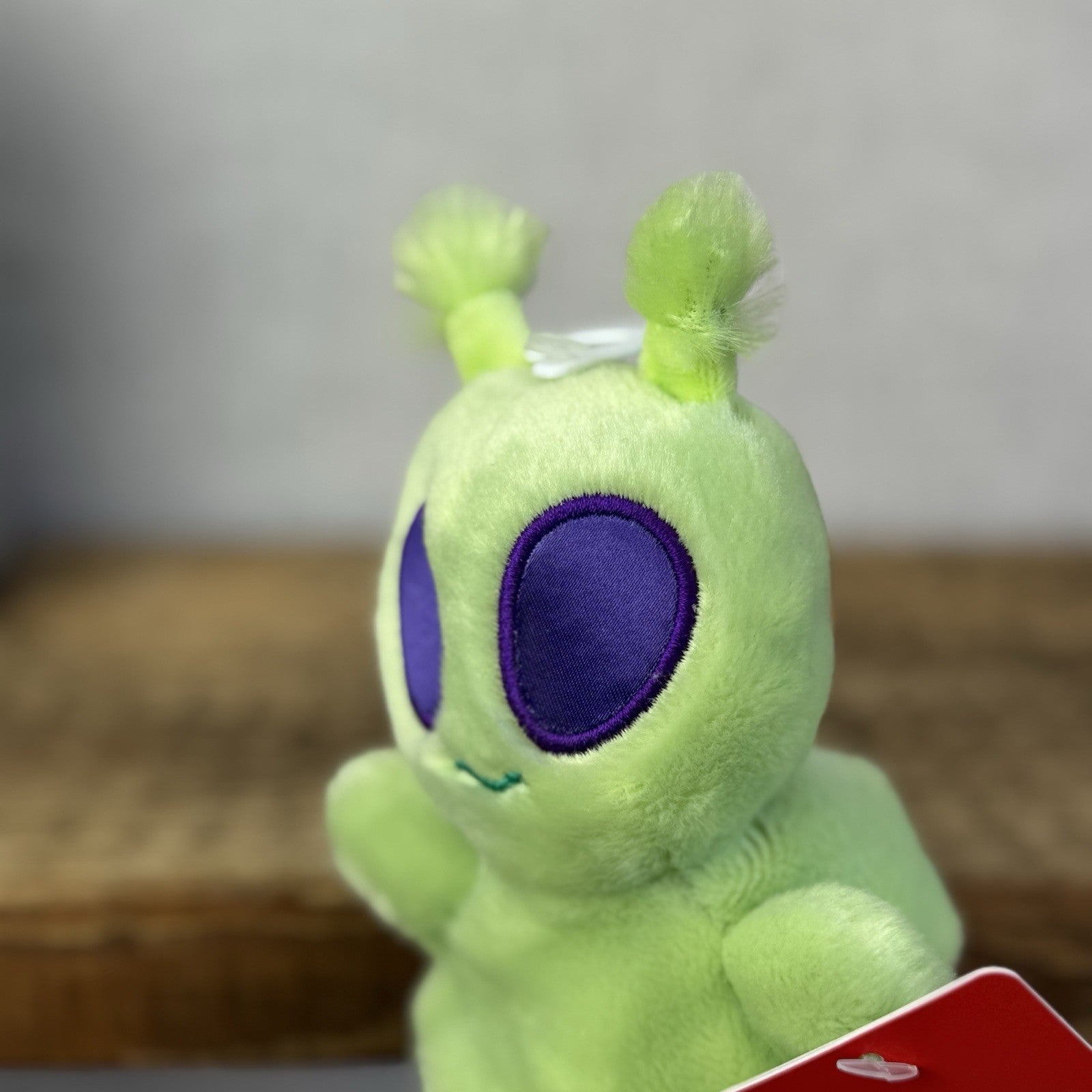 Aurora - Palm Pals Mini Beanbag Plush - Ross Alien Green Alien Soft Toy 5”