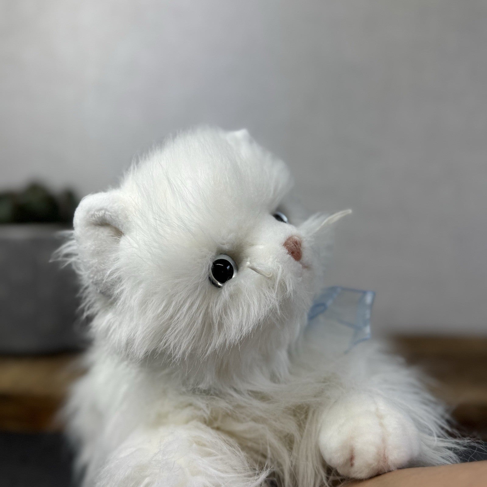TY Sugar White Persian Cat - White Fluffy Persian Cat Blue Eyes & Bow 2002