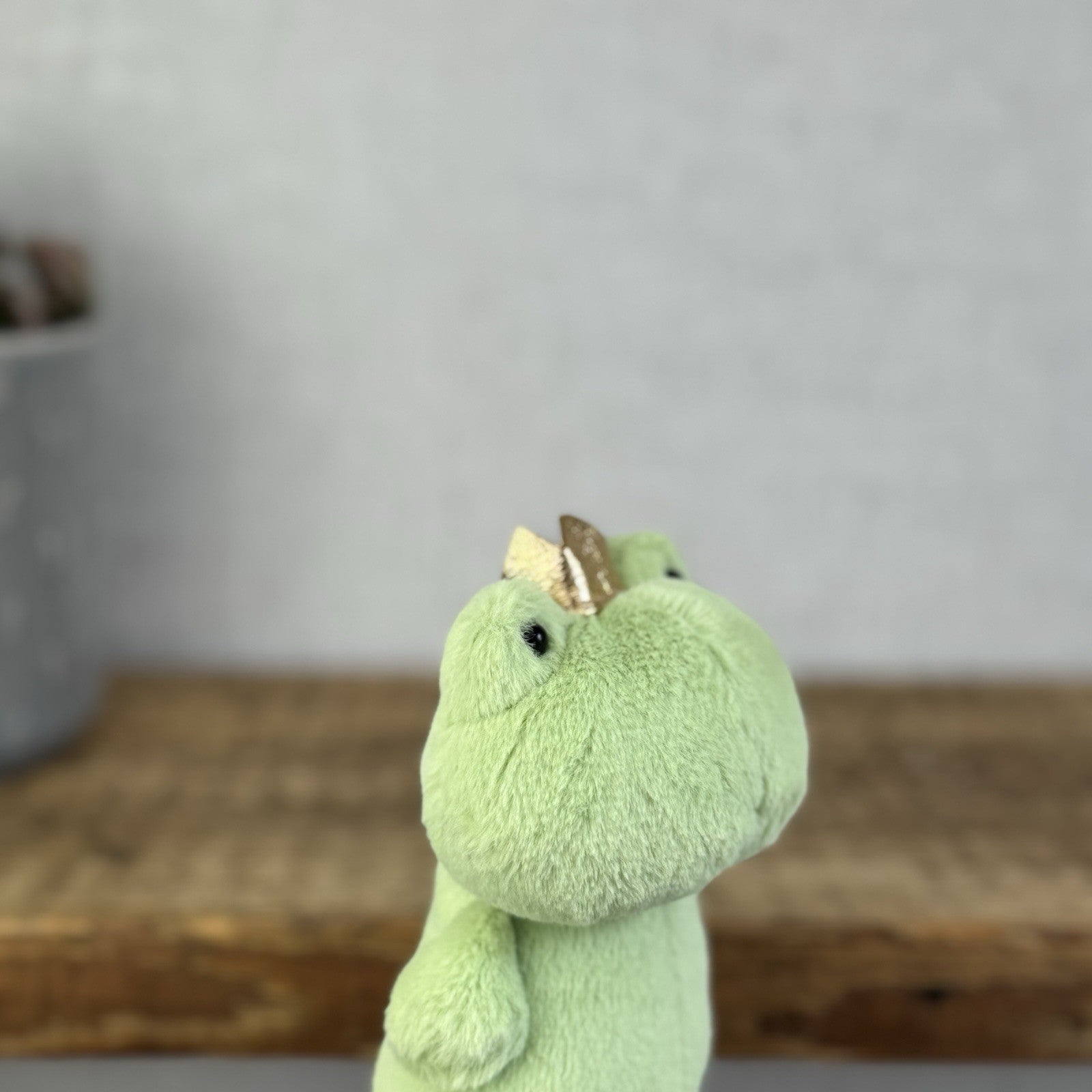 Jellycat Crowning Croaker Green Frog - Small Mini Beanie Frog In Crown Plush
