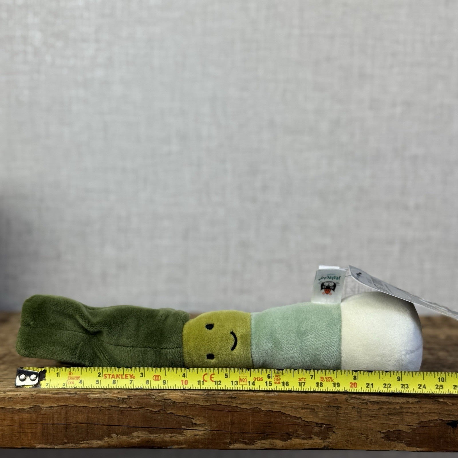 Jellycat Vivacious Veg Leek - Small Green Velour Beanie Vegetable Play 10"