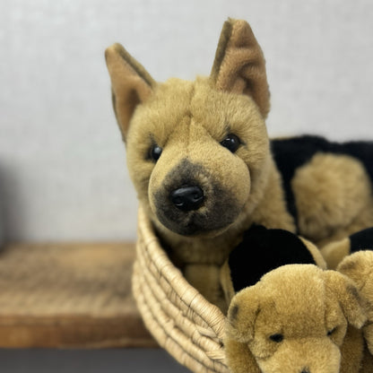 E&J Classics German Sheperd Mother & Puppy In Basket - New With Tags Rare