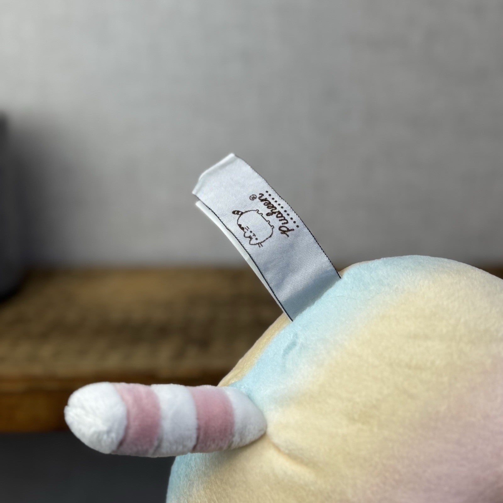 Gund Pusheen Cat - Rainbow Ombre Pusheen With Cloud - Partial Tag 10"