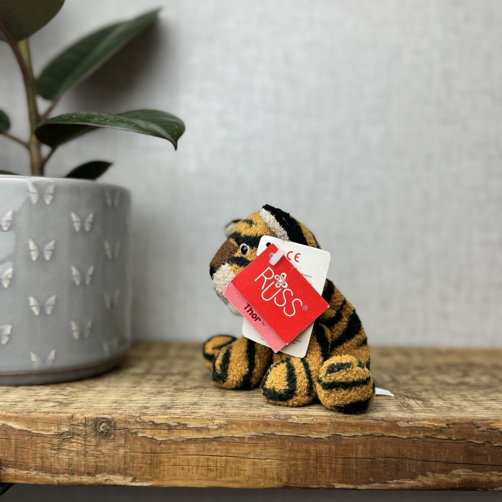 Russ Berrie Luv Pets - Tiger Thor - Small Tiny Beanie Cat Pocket Pal - Tagged 4”