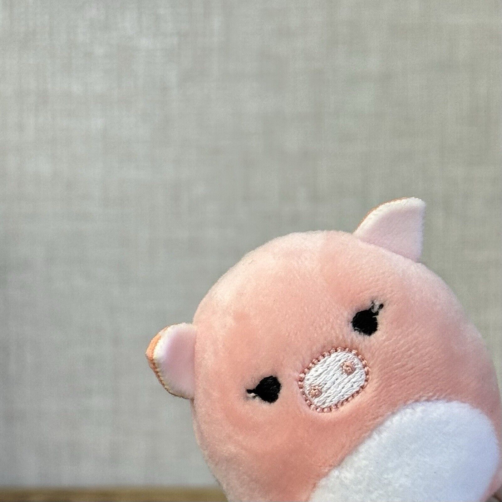 Squishmallow Squishville - Petra Pink Pig Tiny 2" - 2021 Farm Squishville 