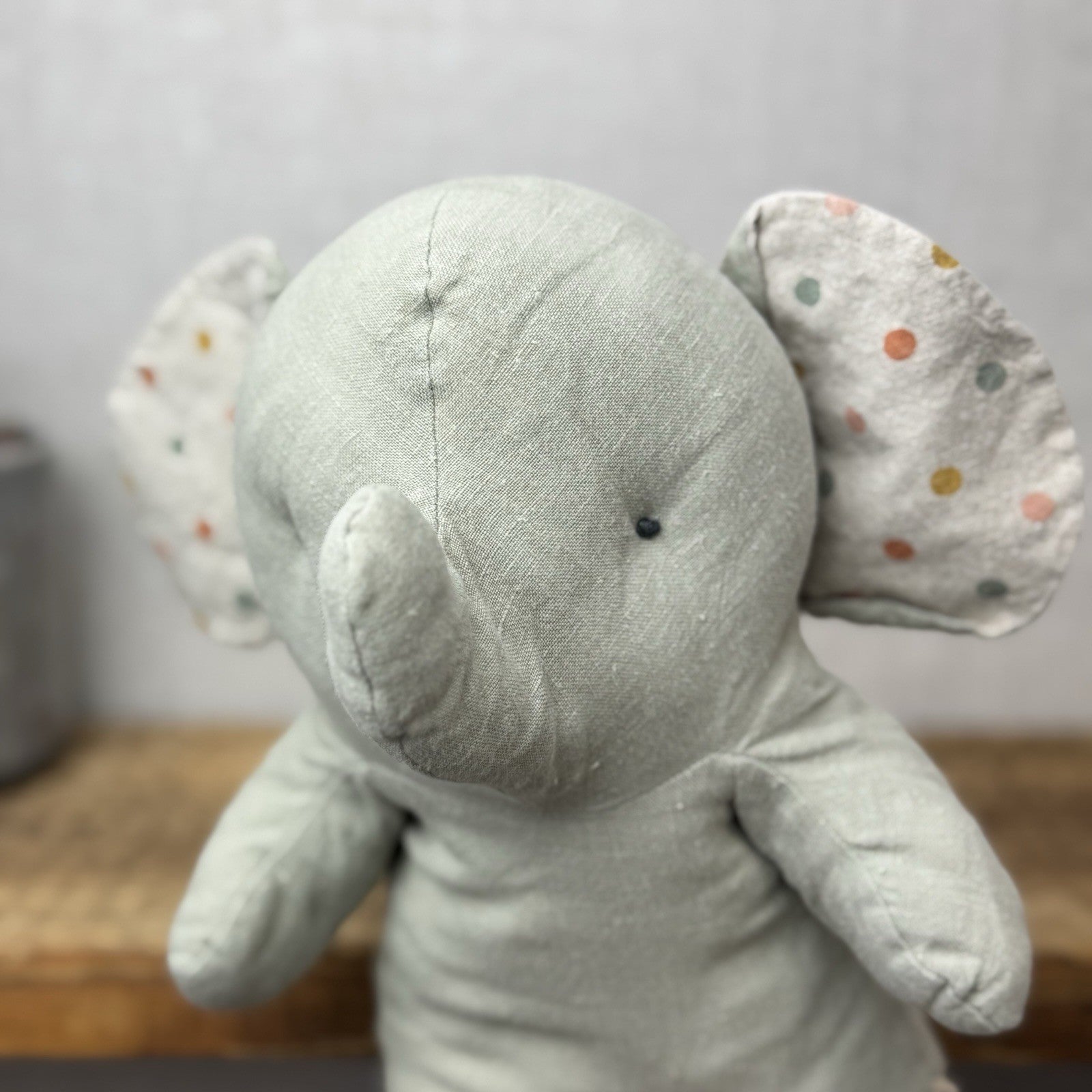 Maileg Safari Friends Medium Elephant - Iron Grey - Grey Beanie Linen Elephant