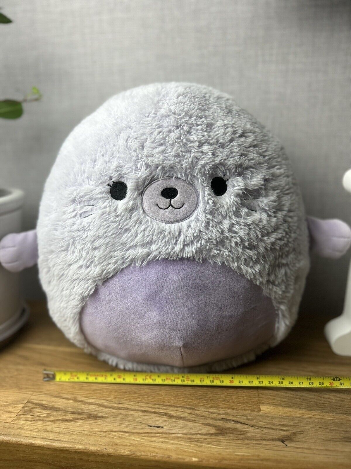 Squishmallows Ellen The Seal 12 Inch 30cm Fuzzamallow