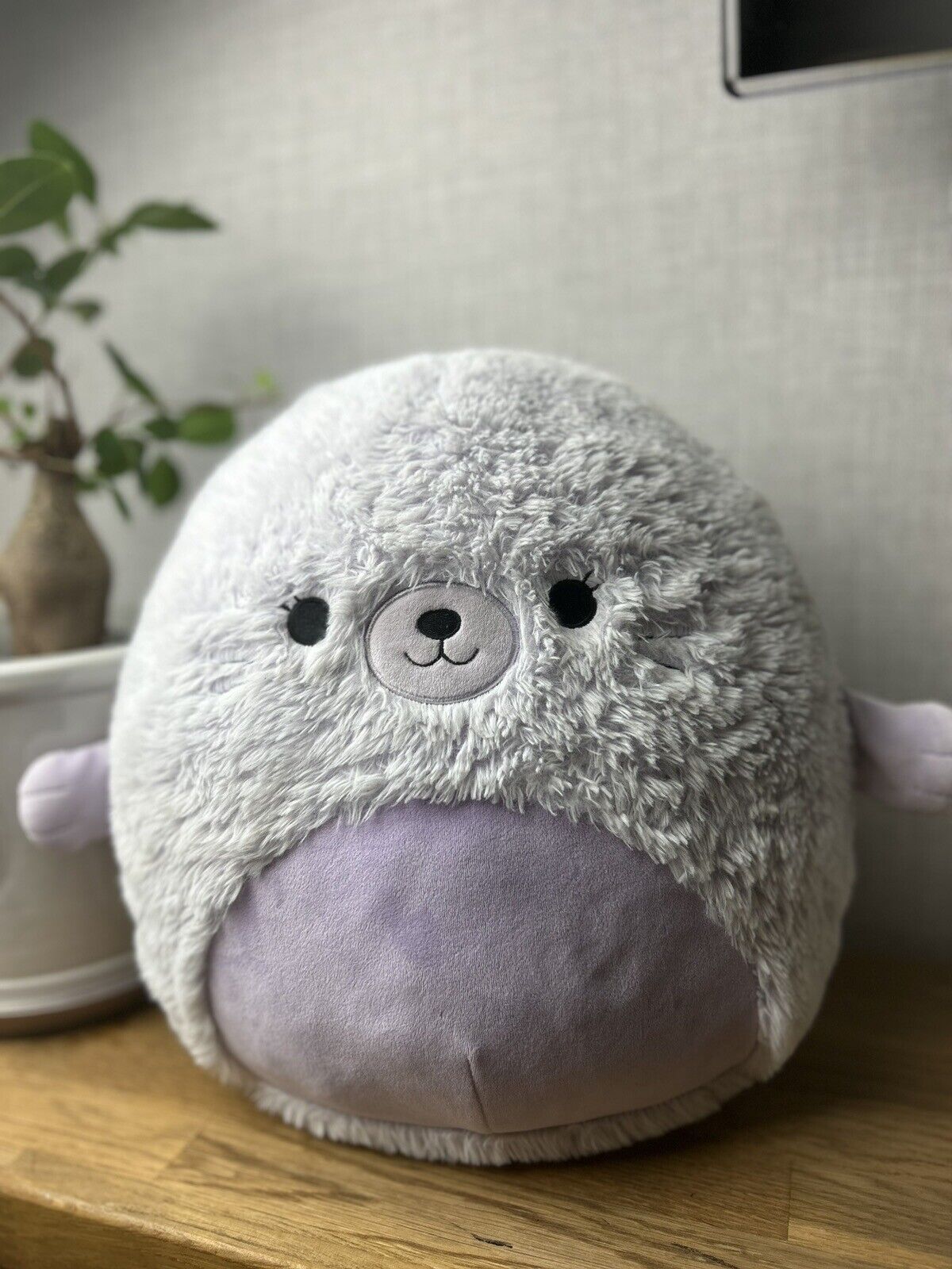 Squishmallows Ellen The Seal 12 Inch 30cm Fuzzamallow