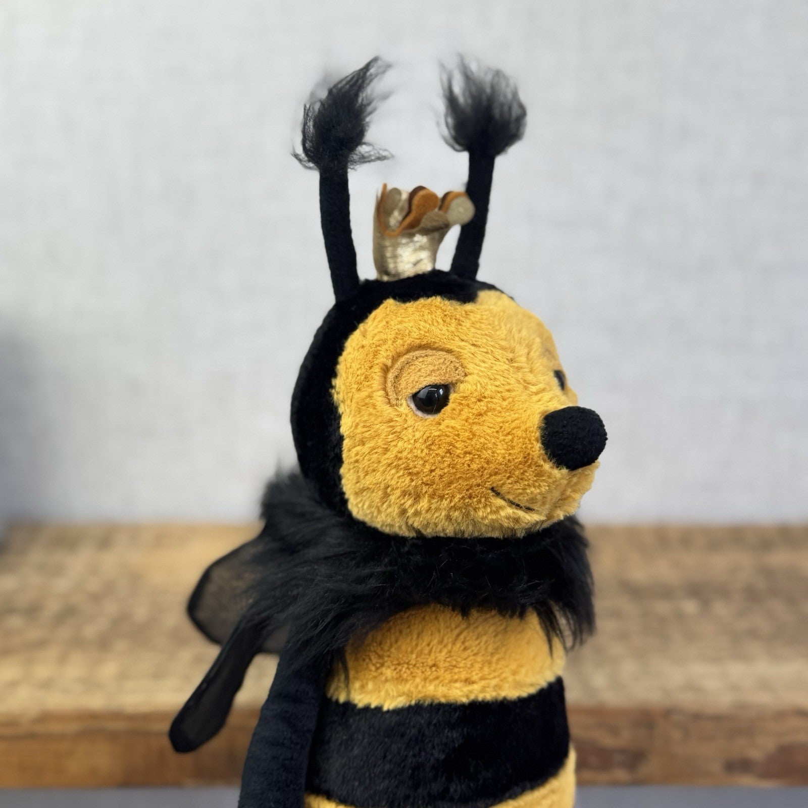 Jellycat Queen Bee - Medium Bee With Crown - Jellycat Bee Sitting 12”