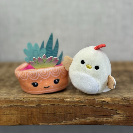 Squishmallow Squishville - Little Plant Shop Chicken Play Set With Cactus