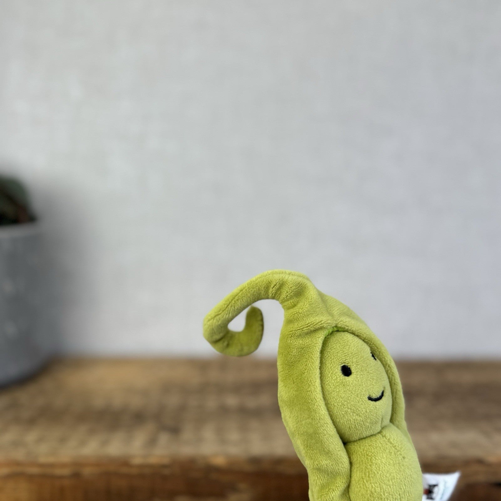 Jellycat Vivacious Pea Pod - Beanie Vegetable Soft Toy - Play Food Soft Toy 8"