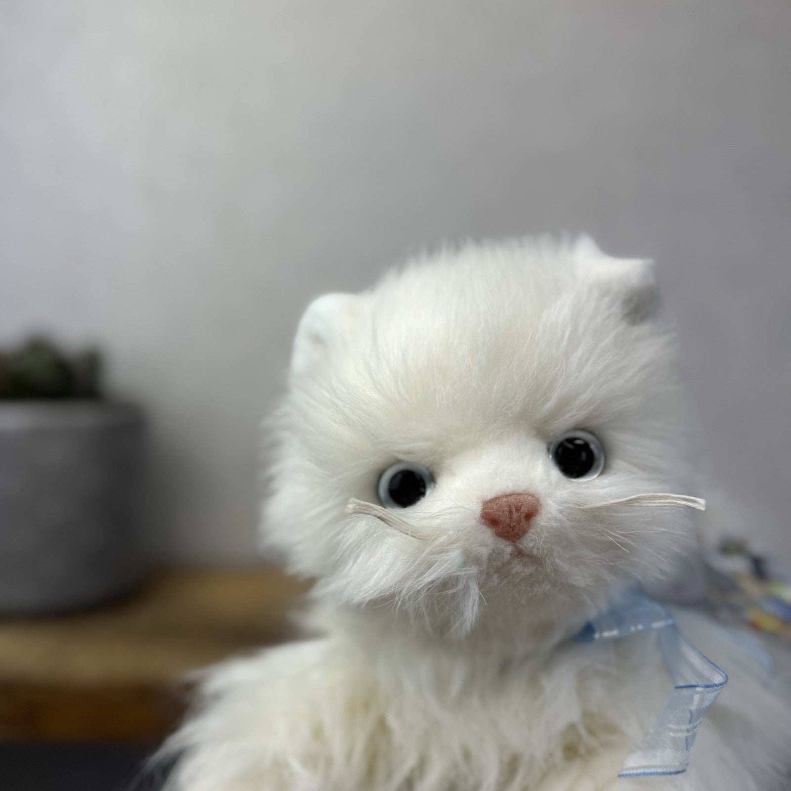 TY Sugar White Persian Cat - White Fluffy Persian Cat Blue Eyes & Bow 2002