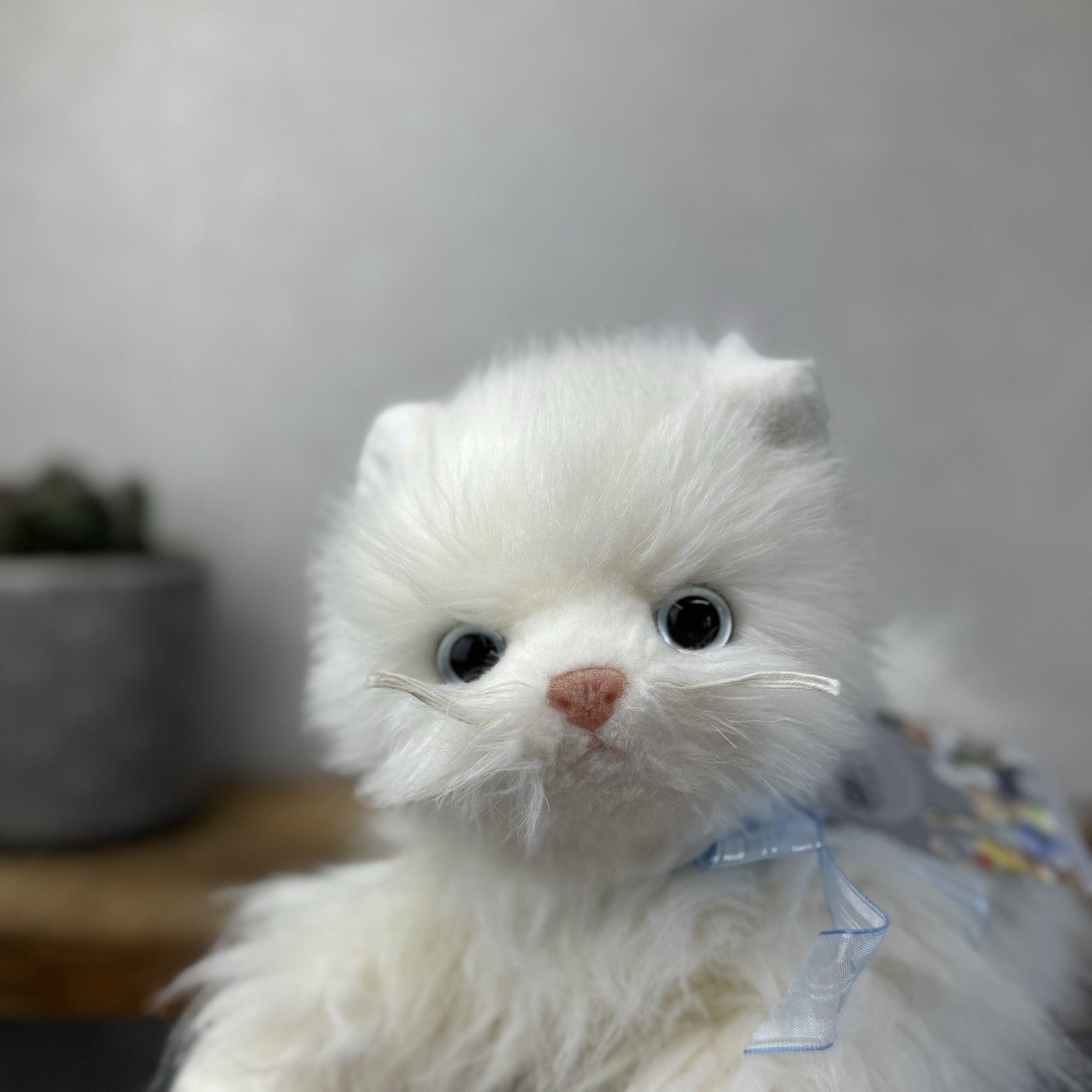 TY Sugar White Persian Cat - White Fluffy Persian Cat Blue Eyes & Bow 2002