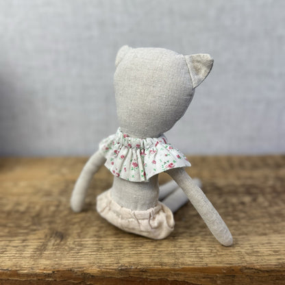 Mini Pickles Kitten - Small Linen Kitten In Shorts & Frilly Neck Piece 9"