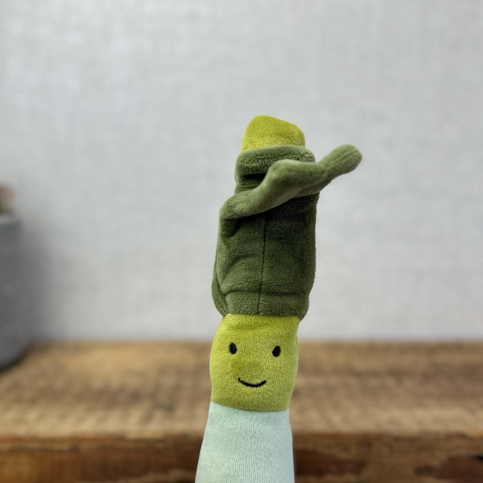 Jellycat Vivacious Veg Leek - Small Green Velour Beanie Vegetable Play 10" Tags