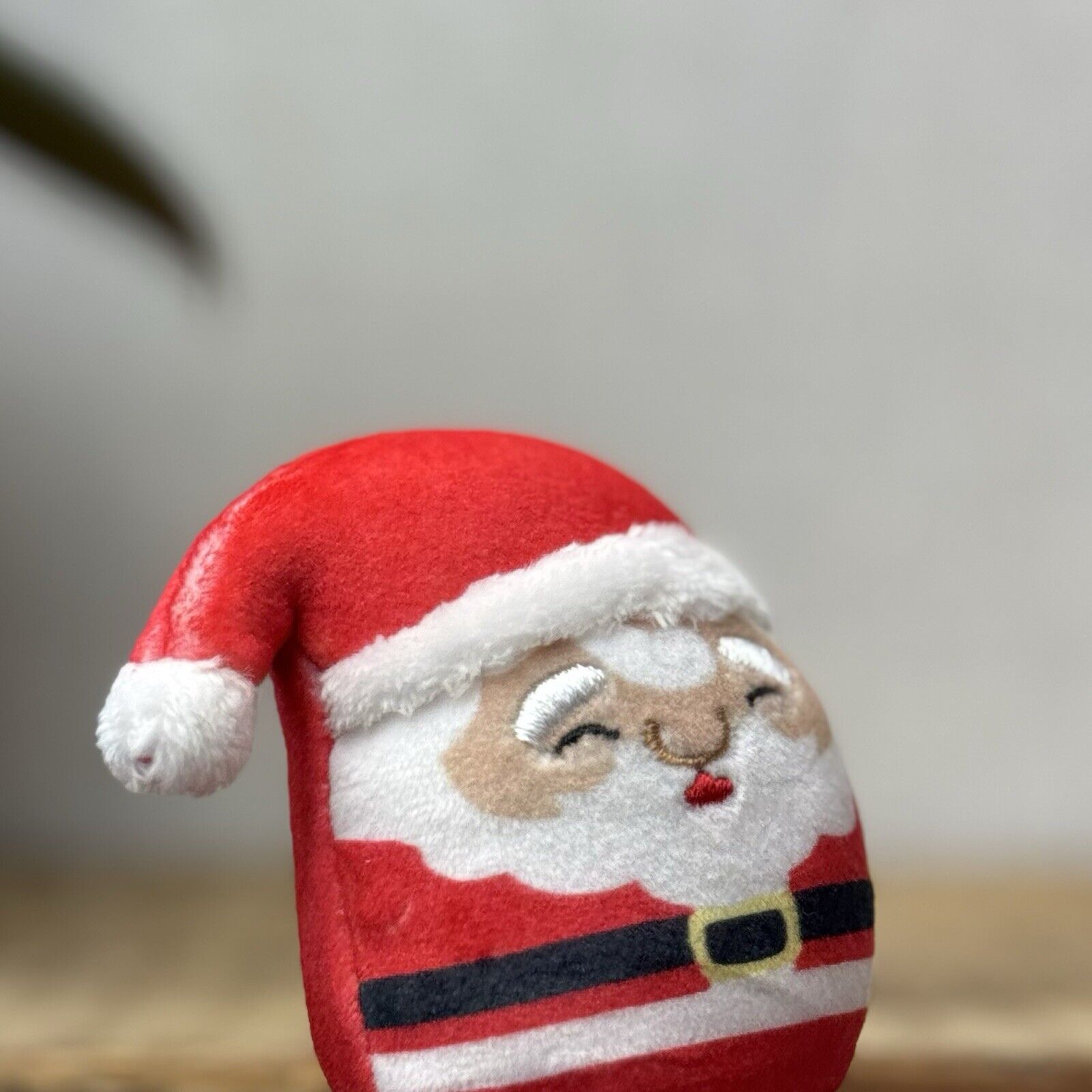 Squishmallow Squishville - Christmas Nick Mini Santa - Tiny Advent 2023 Plush 2"