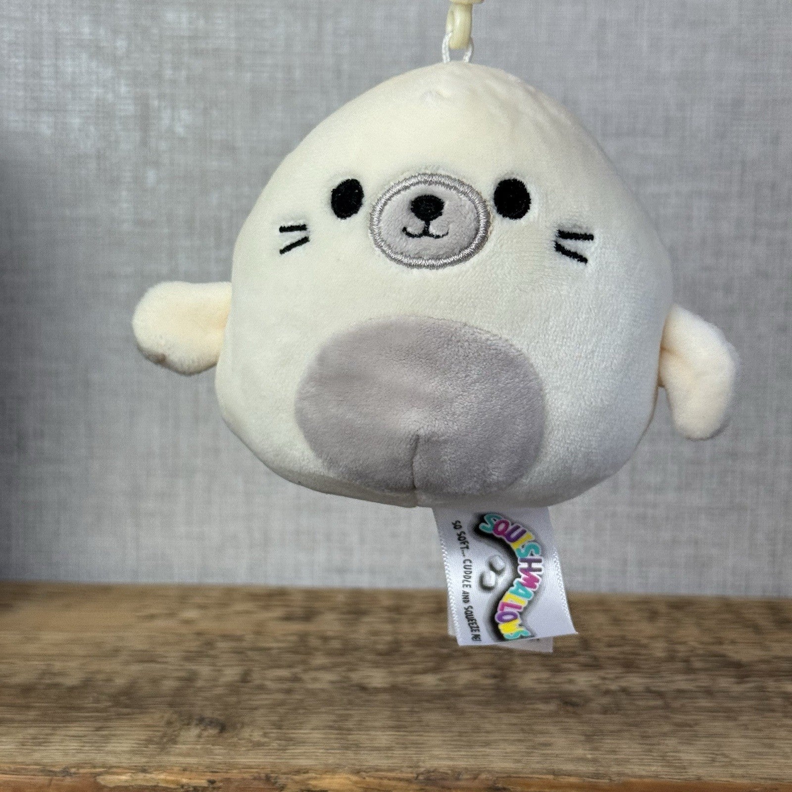 Squishmallow Keyring Clip Bagcharm - Lucille Cream Seal Squish 4"