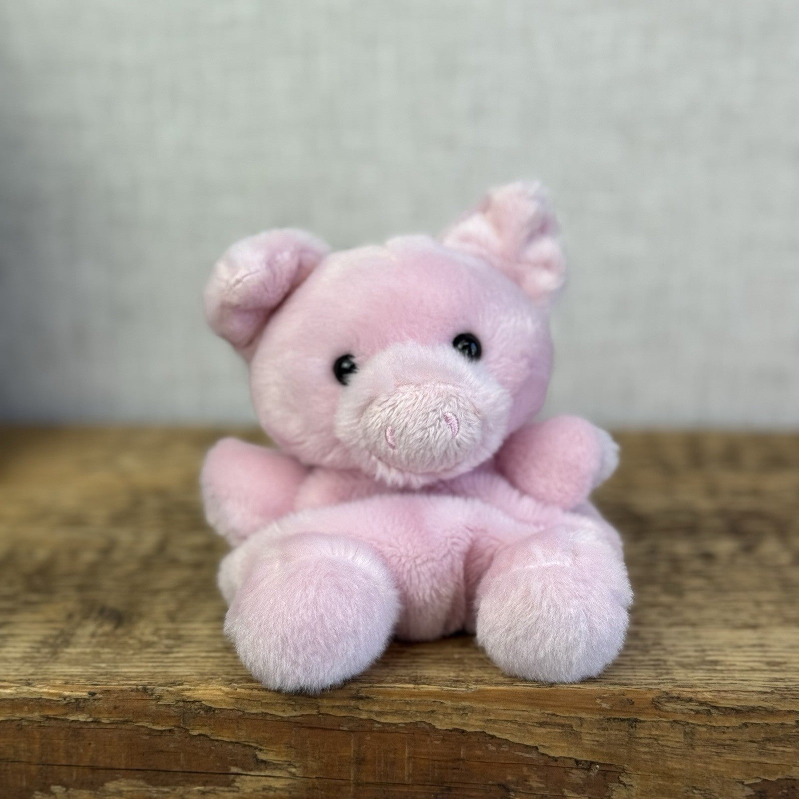 Aurora - Palm Pals Mini Beanbag Plush - Wizard The Pig Pink Piglet 5"