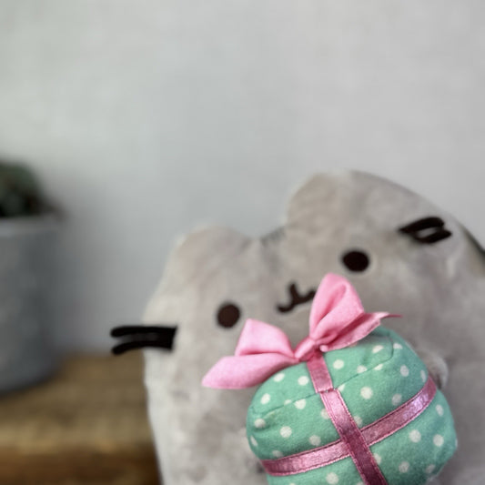 Gund Pusheen Cat - Gift Pusheen, Cat With A Present Plush 8" New Tagged