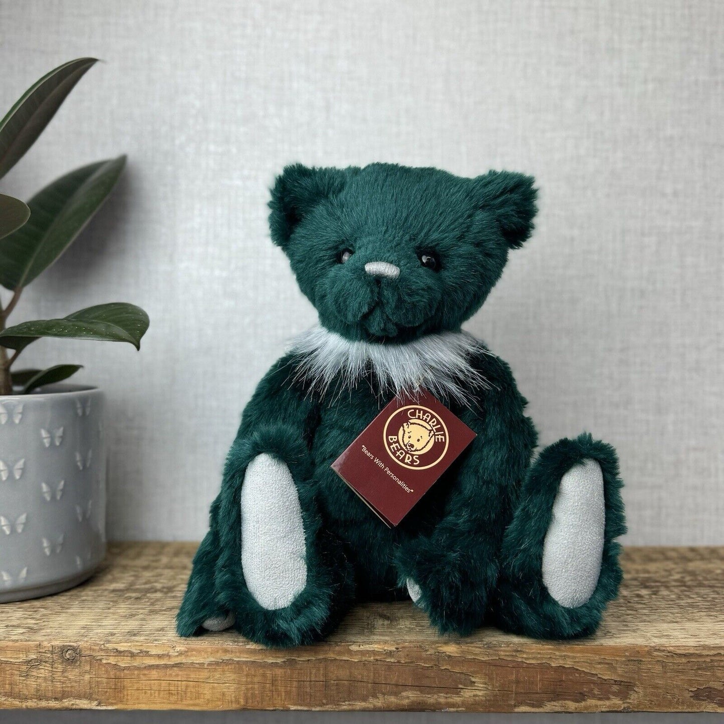 Charlie Bear Mr Cuddles - Festive Green Collectors Bear Posable - CB181715