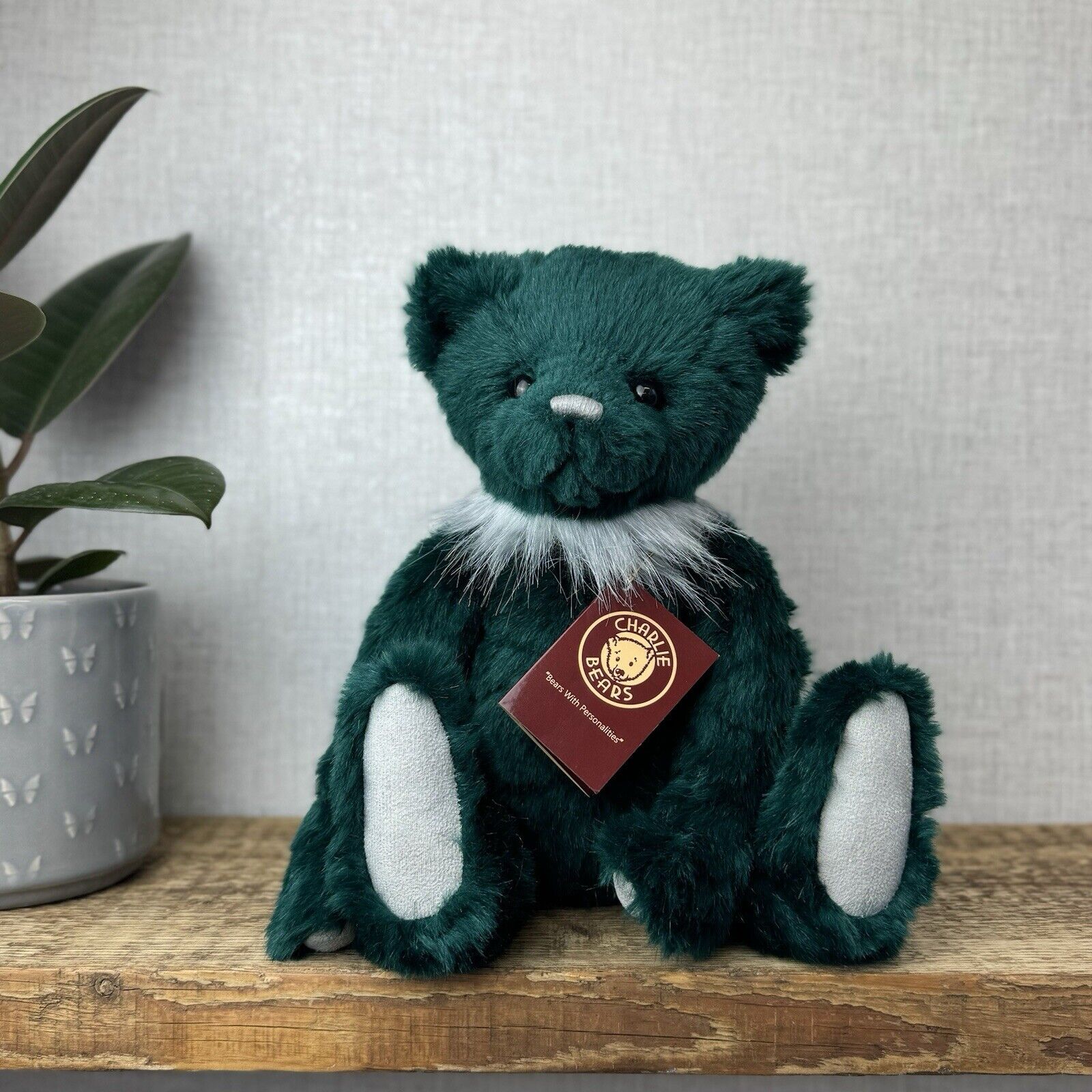 Charlie Bear Mr Cuddles - Festive Green Collectors Bear Posable - CB181715