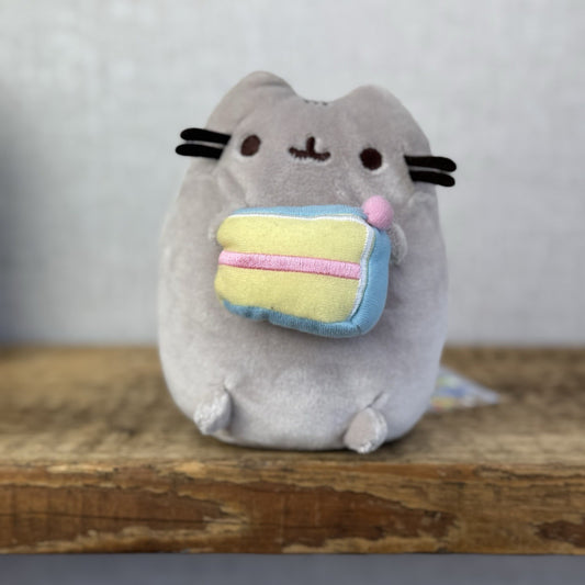 Gund Pusheen Cat - Birthday Cake Pusheen Small Soft Toy Cat With Cake 5"
