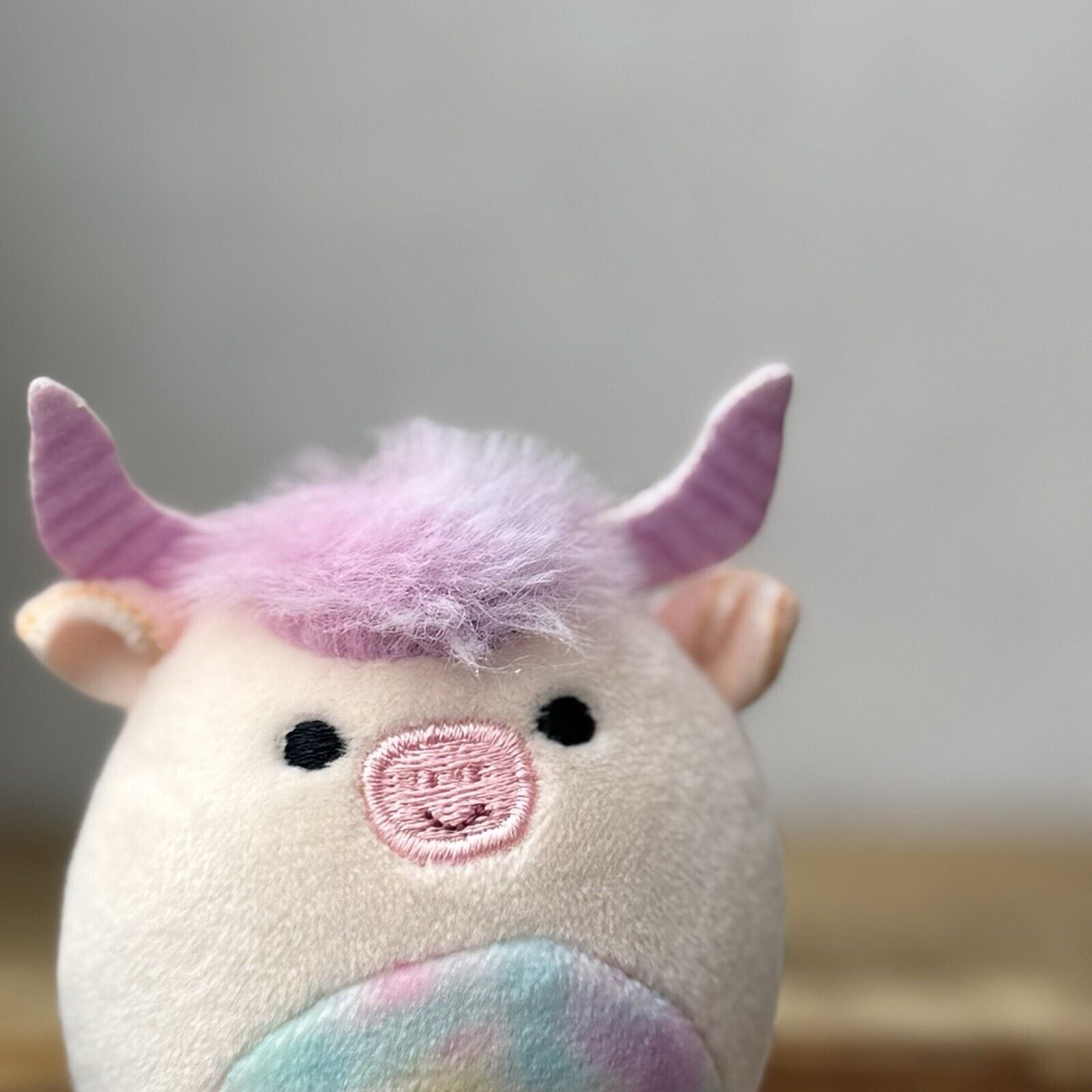 Squishmallow Squishville - Dagnus Highland Cow - Mini Pink Tie Dye Cow Plush 2" 