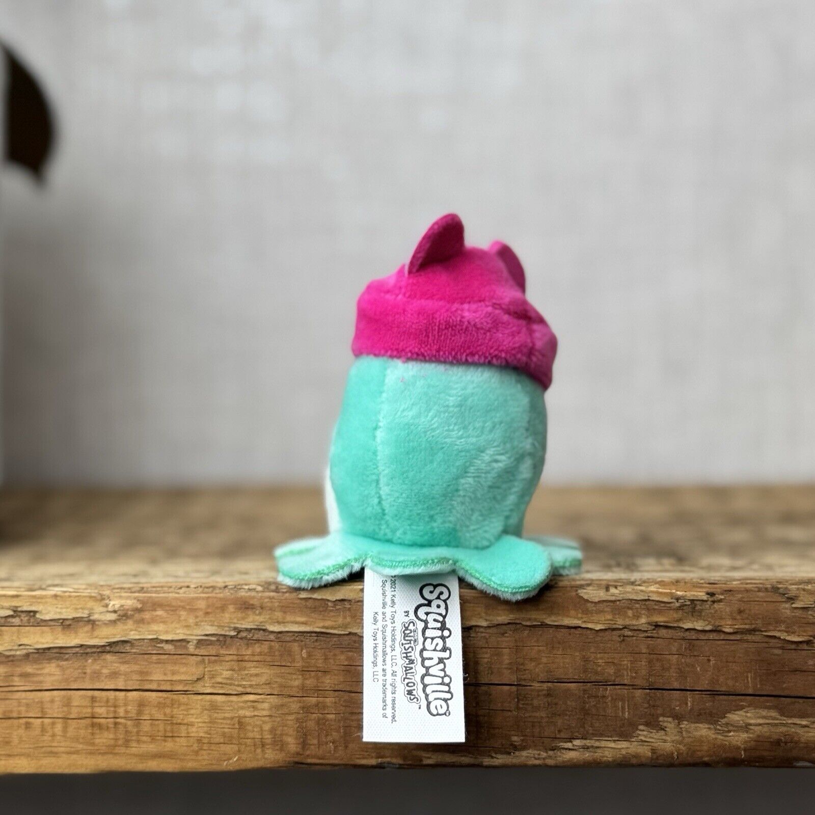 Squishmallow Squishville - Zobey Ocopus - Octopus Tiny With Pink Hat Squish 2"