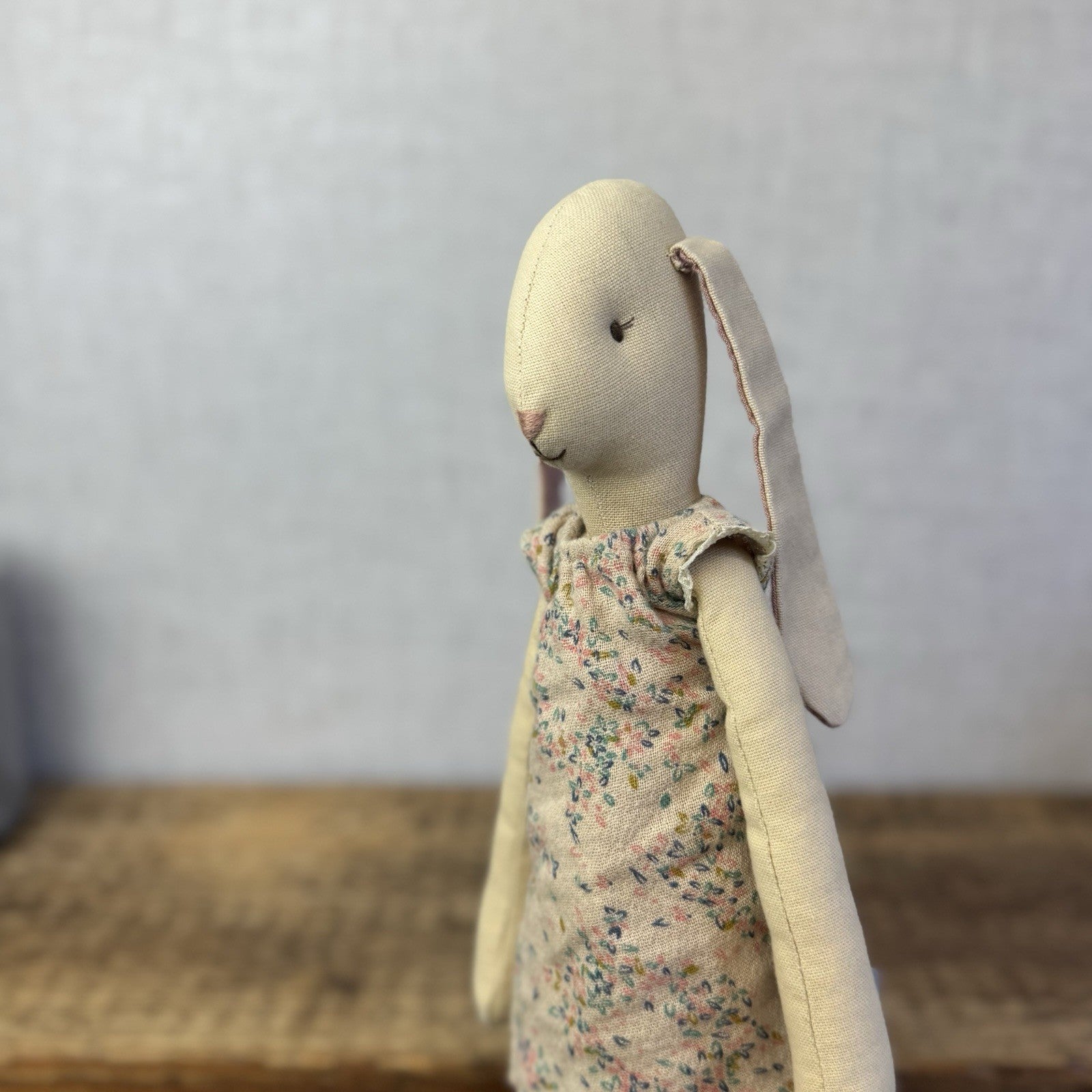Maileg Medium Bunny 2016 - ID 16-3200-00 - Floral Set Rabbit Retired - 18”/51cm
