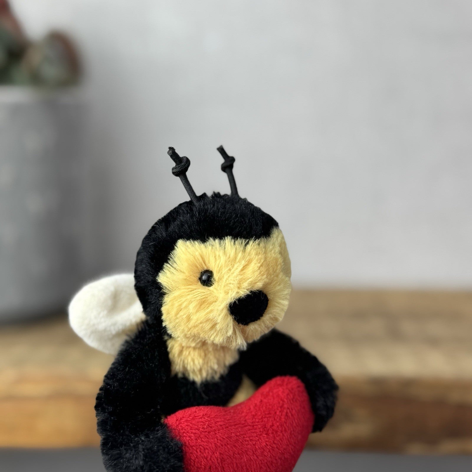 Jellycat Tiny Bumble Bee Holding A Heart - Tiny Bee NWOT - Rare Retired 5"