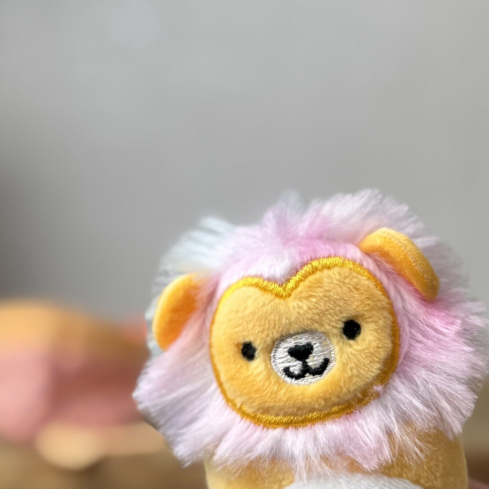 Squishmallow Squishville - Leonard Lion Pink Mane In Accessory Squishmallows 2"