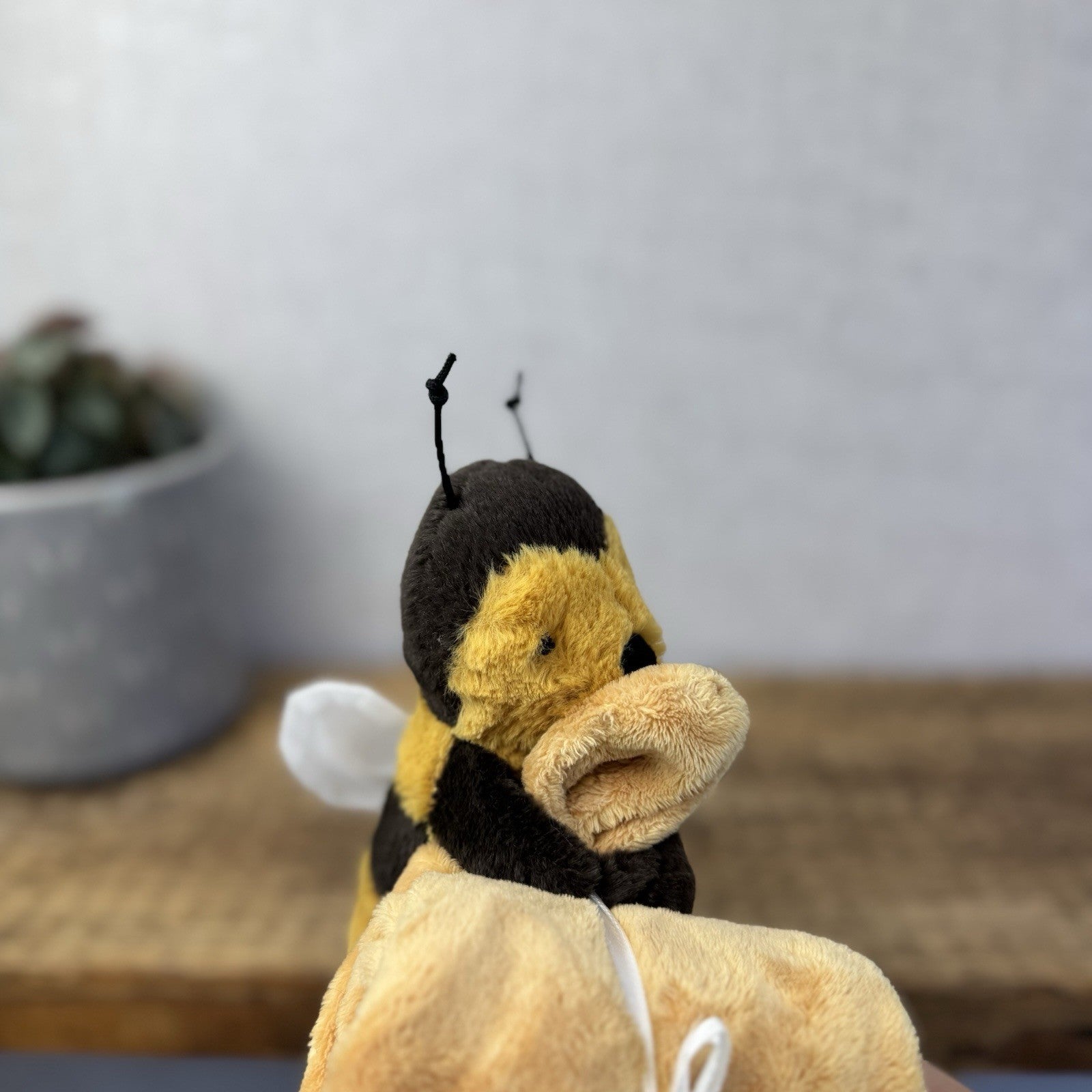 Jellycat Bashful Bee Soother - Bumble Bee Comforter Neutral Baby Gift NWOT 