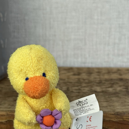 Russ Berrie Mini Luv Bunch - Tiny Duckling Holding Flower Plush New With Tags 3”