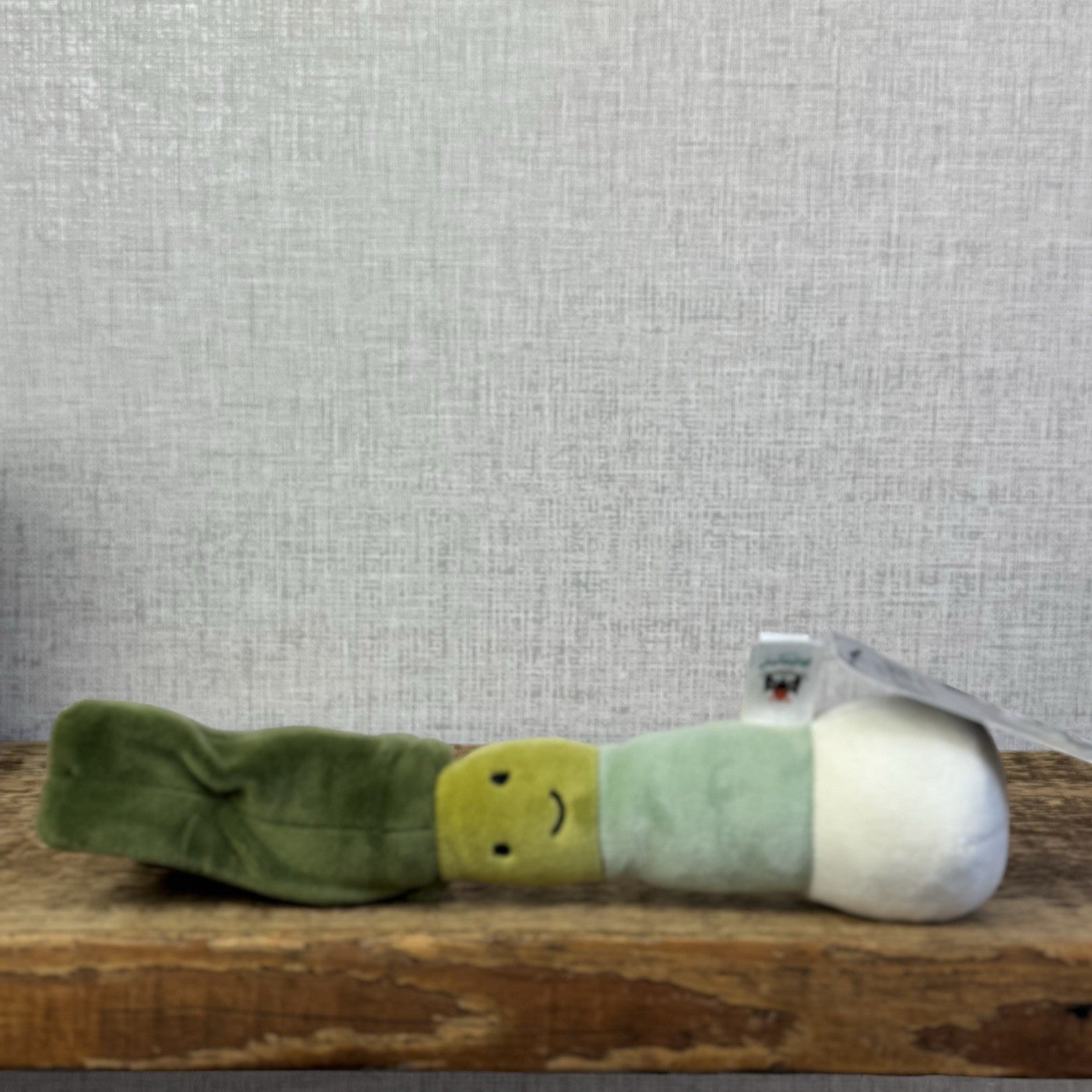 Jellycat Vivacious Veg Leek - Small Green Velour Beanie Vegetable Play 10"
