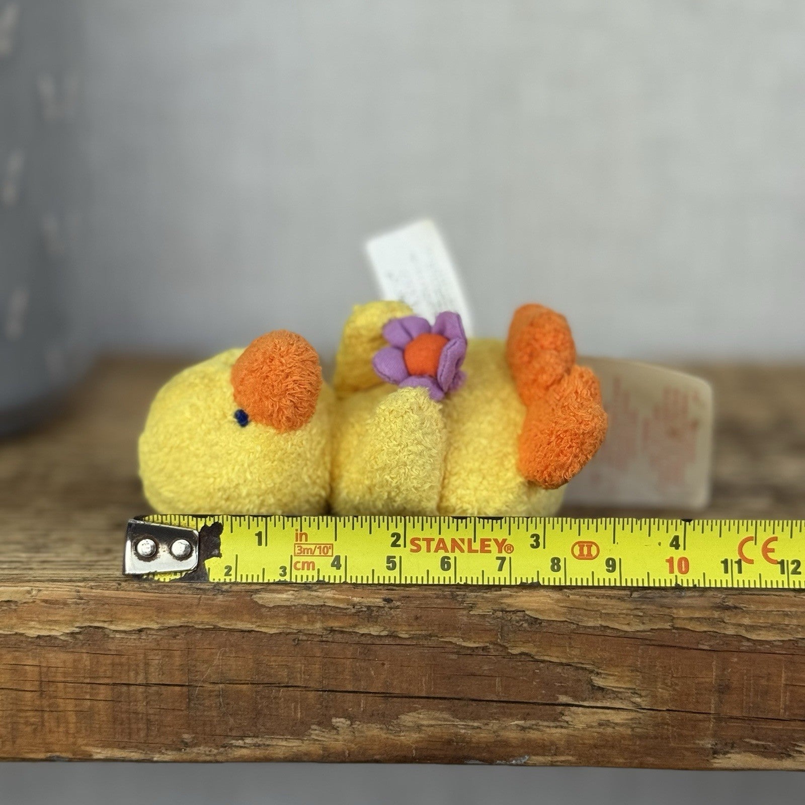 Russ Berrie Mini Luv Bunch - Tiny Duckling Holding Flower Plush New With Tags 3”