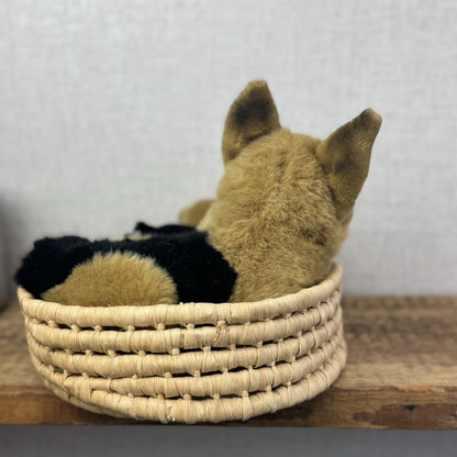E&J Classics German Sheperd Mother & Puppy In Basket - New With Tags Rare