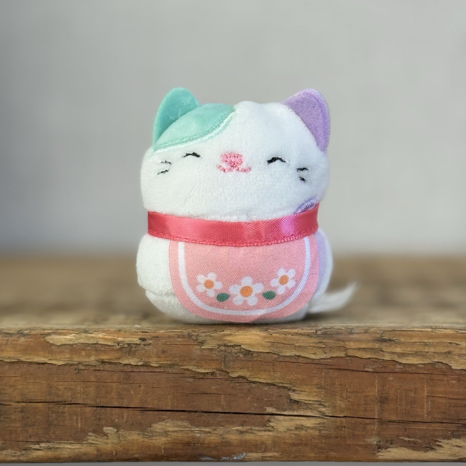Squishmallow Squishville - Cora Cat Tiny White Squish Cat With Apron Mini 2”