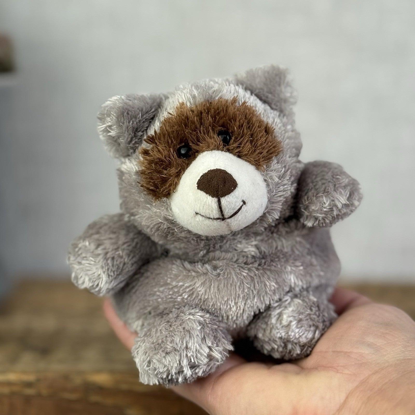 Russ Berrie Luvvies - Raccoon Mini Beanbag Raccoon Grey Soft toy NWOT 5”