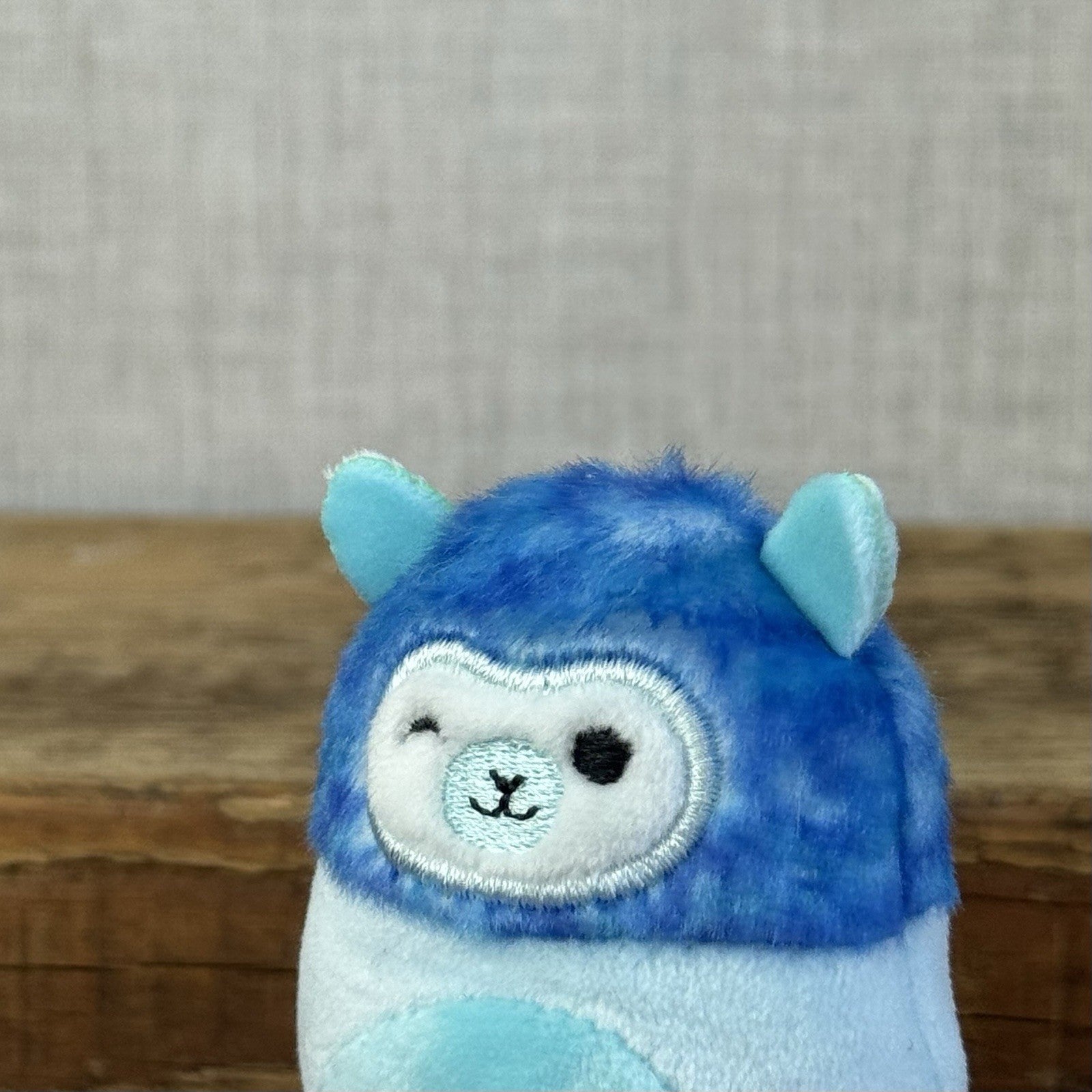 Squishmallow Squishville - Aarin Alpaca Blue Fluffy Wink  (Multi Buy Discount)