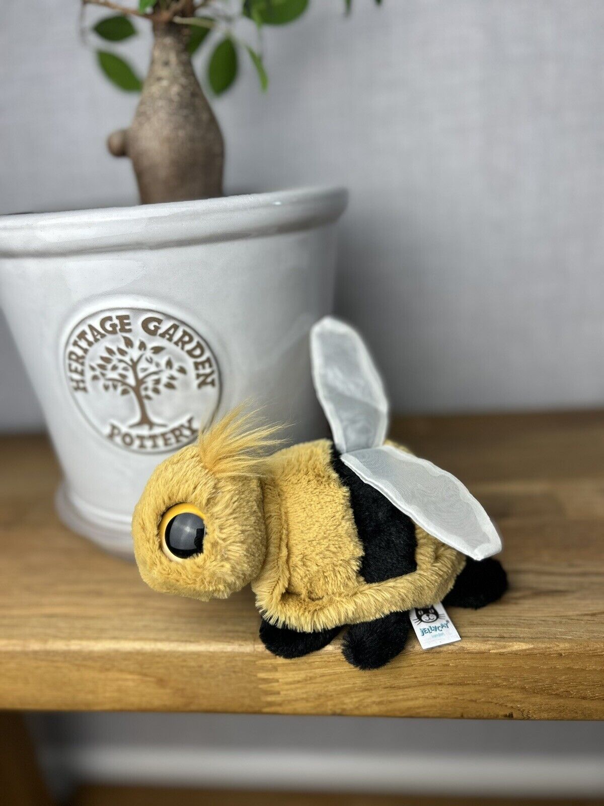 Jellycat Frizzles Bee - Jellycat Small Bee  - Frizzles - Big Eye Bee Bug Small