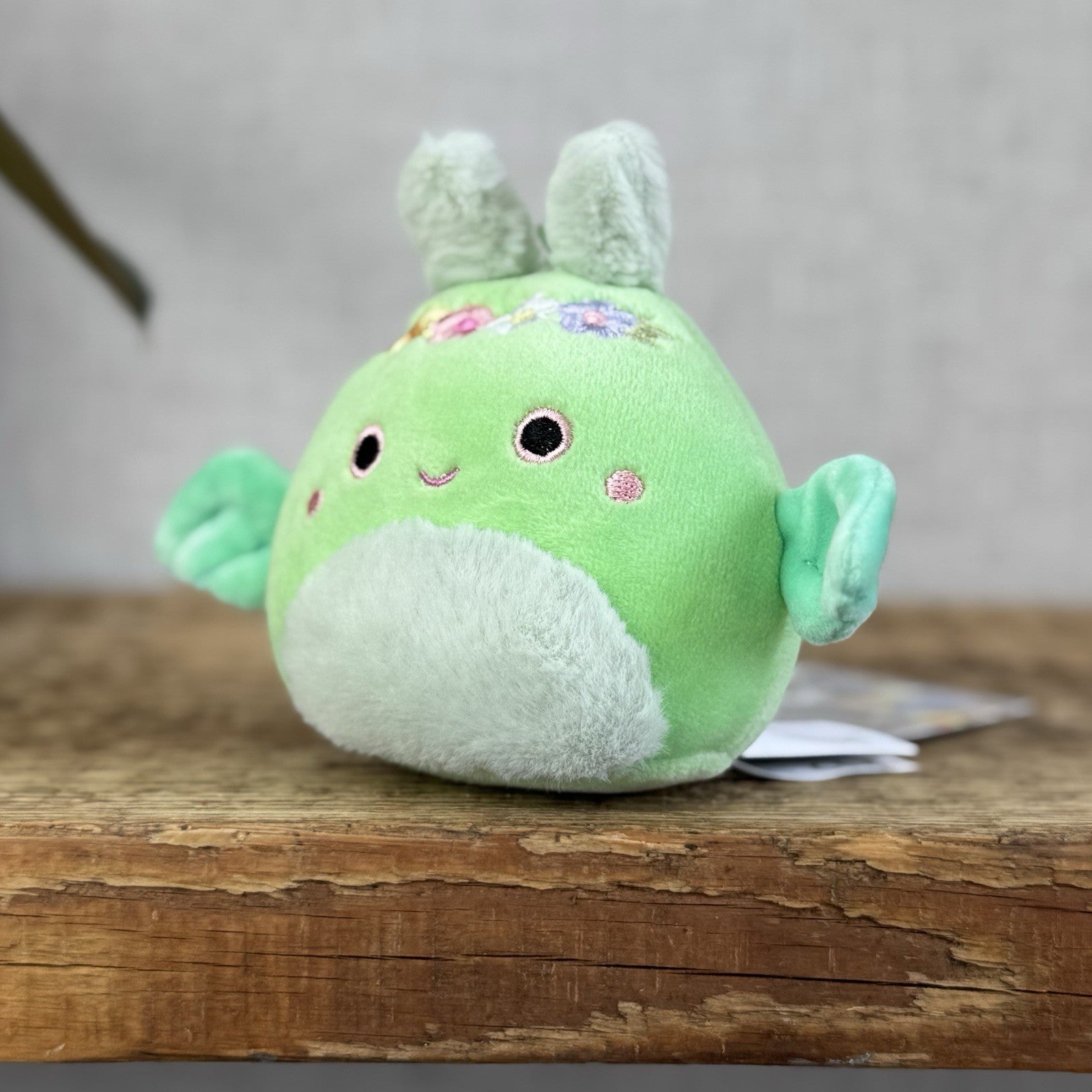 Squishmallows Tove The Mothman Clip / Keyring Squish Green Fluffy Cute 3.5”