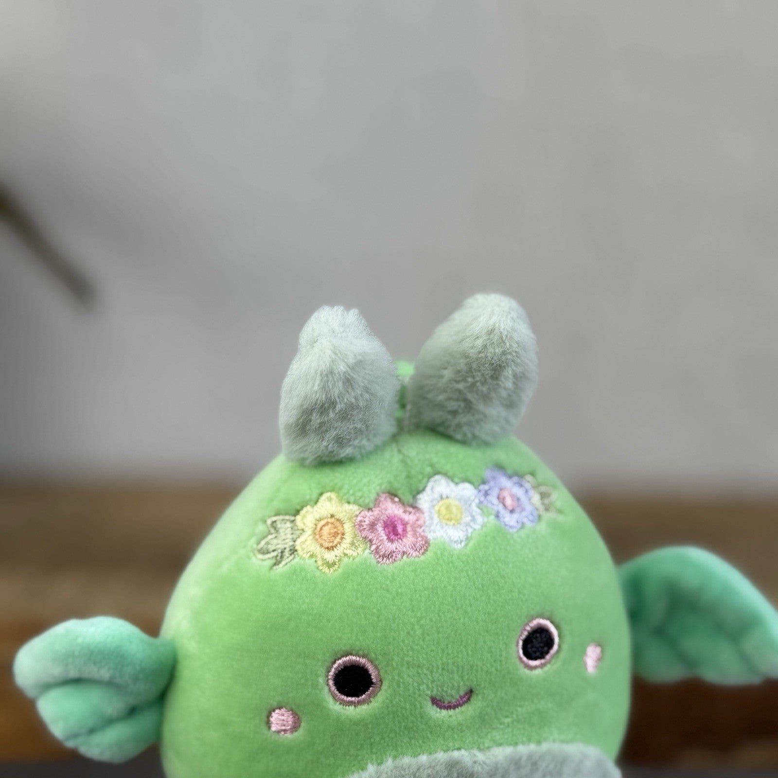 Squishmallows Tove The Mothman Clip / Keyring Squish Green Fluffy Cute 3.5”