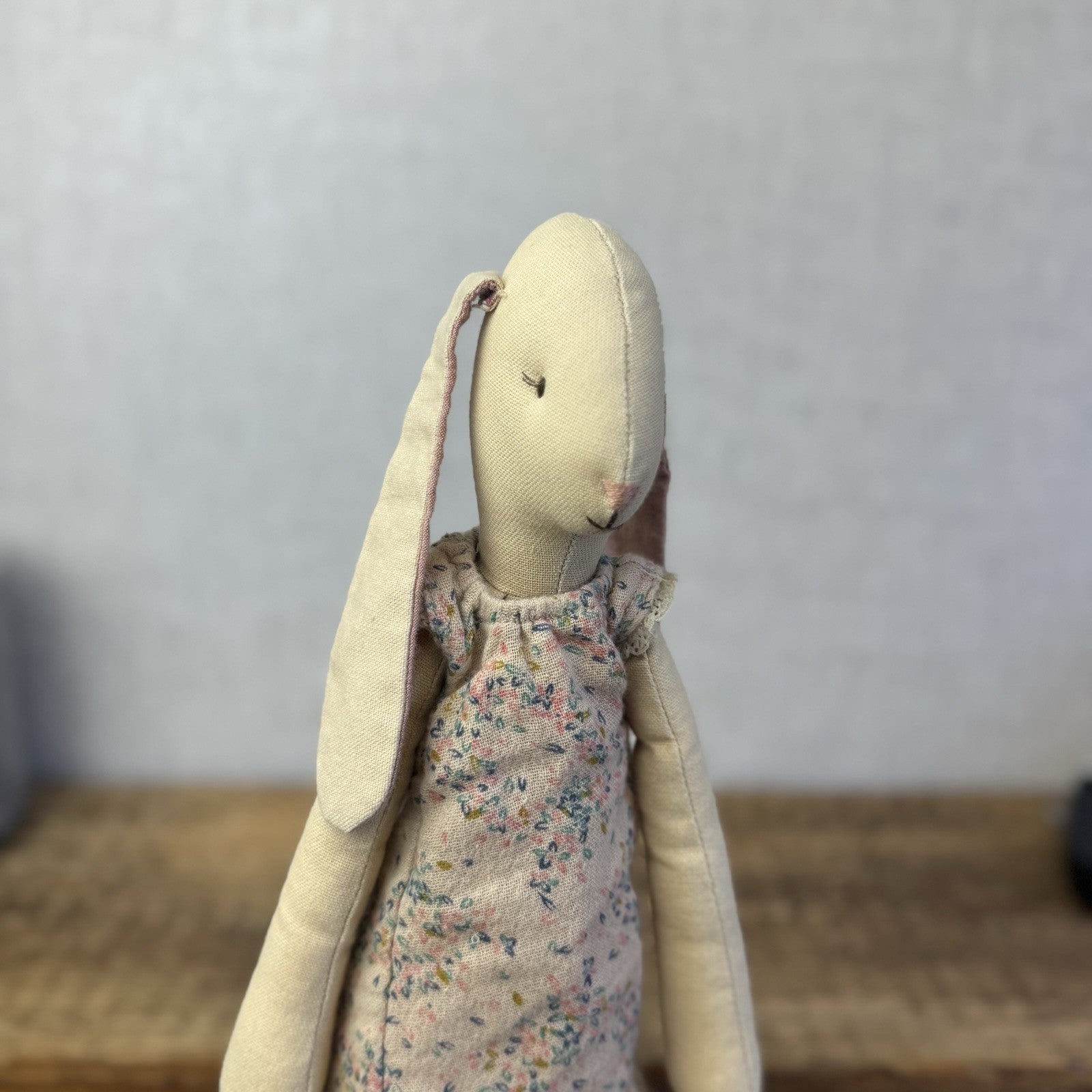 Maileg Medium Bunny 2016 - ID 16-3200-00 - Floral Set Rabbit Retired - 18”/51cm